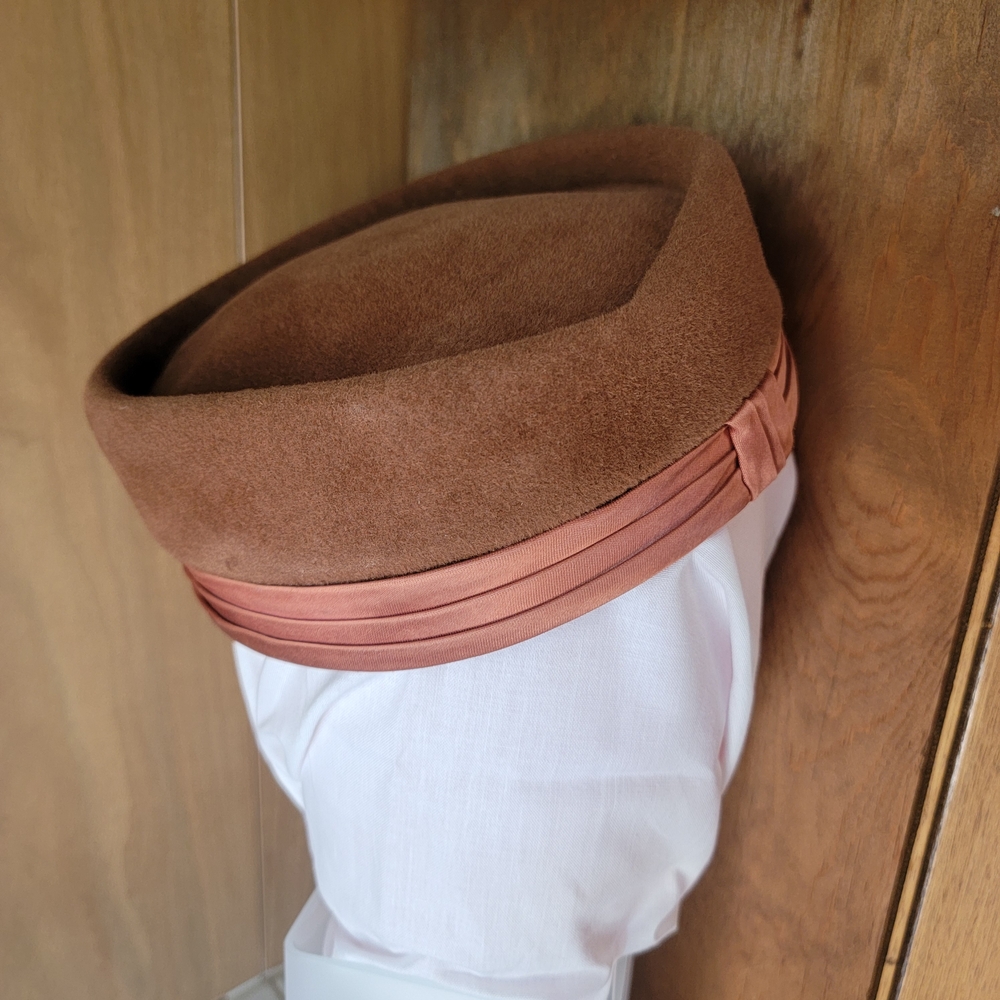 Vintage Elegant Brown Hat with Satin Band